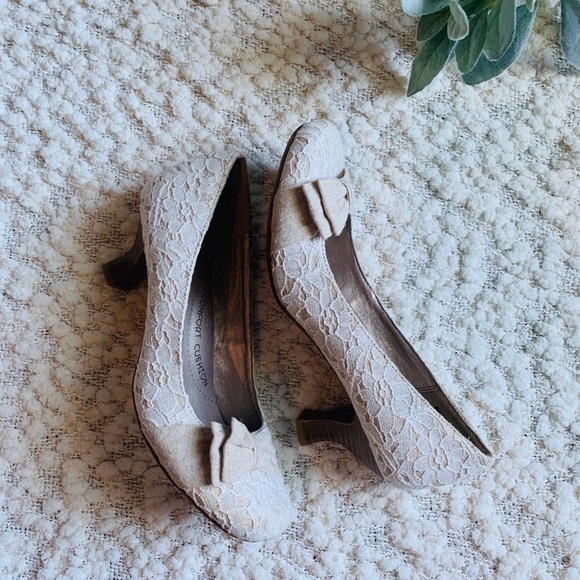 Shoes - SOLD!White lace heels 👠